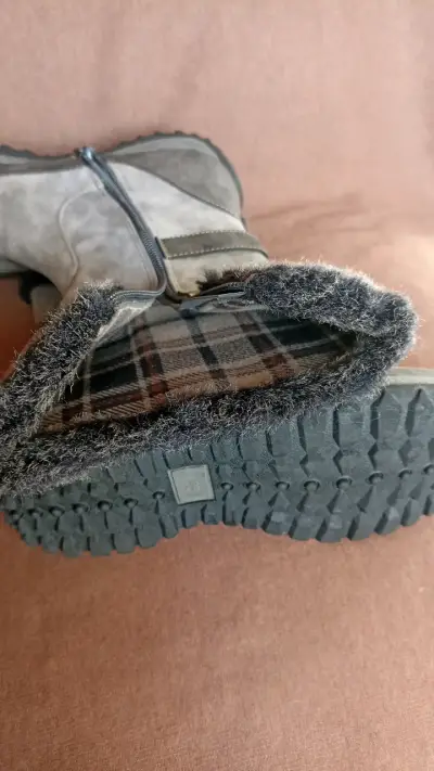 Botas de invierno grises con forro de piel - miniatura 4