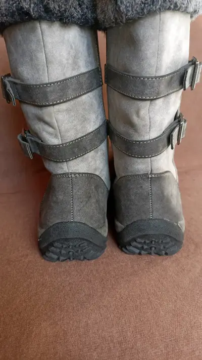 Botas de invierno grises con forro de piel - miniatura 5