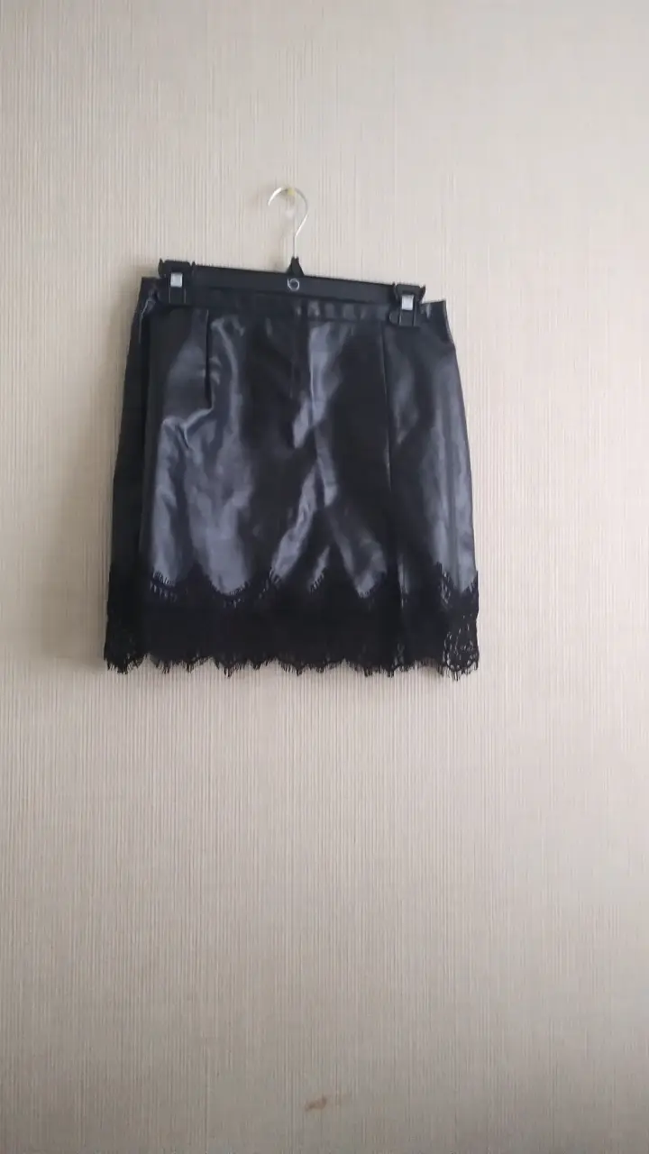 Minifalda de cuero negra con encaje - 3