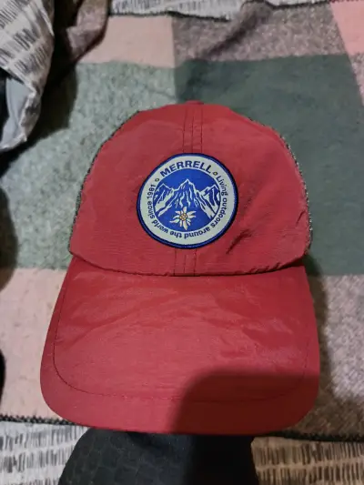 Gorra roja Merrell outdoor - miniatura 1