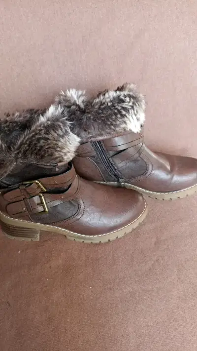 Botines de cuero marrón con forro de piel talla 35 - miniatura 1