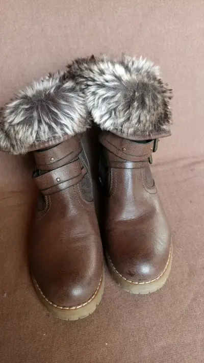 Botines de cuero marrón con forro de piel talla 35 - miniatura 2