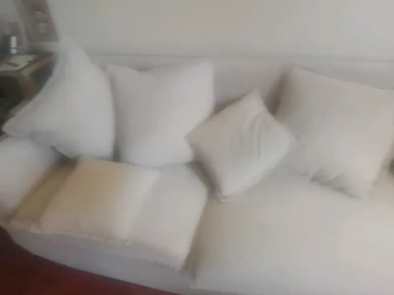 Sofá cama beige con cojines incluidos - 4