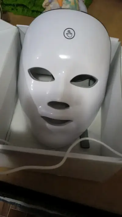 Máscara LED facial para cuidado de la piel - miniatura 1