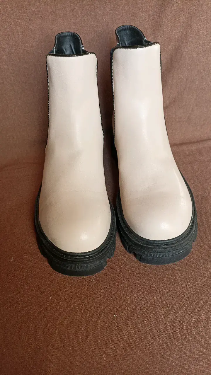 Botines  beige con suela gruesa