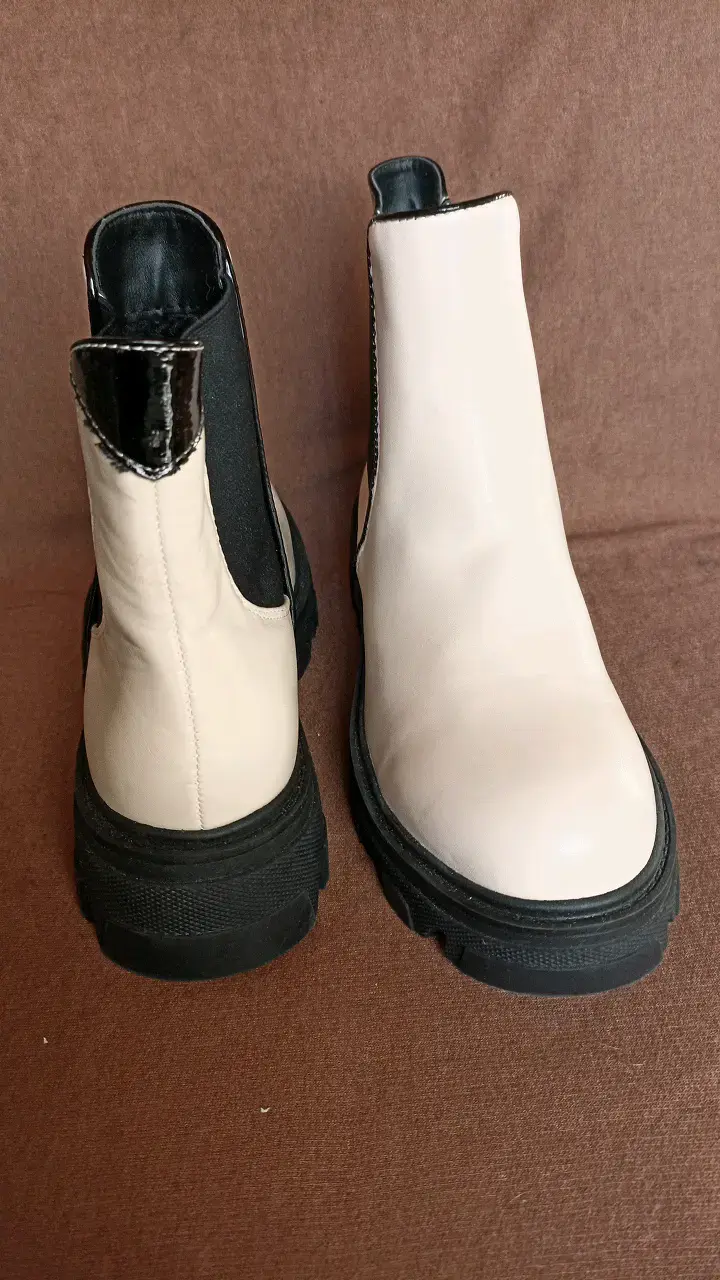 Botines  beige con suela gruesa - 4