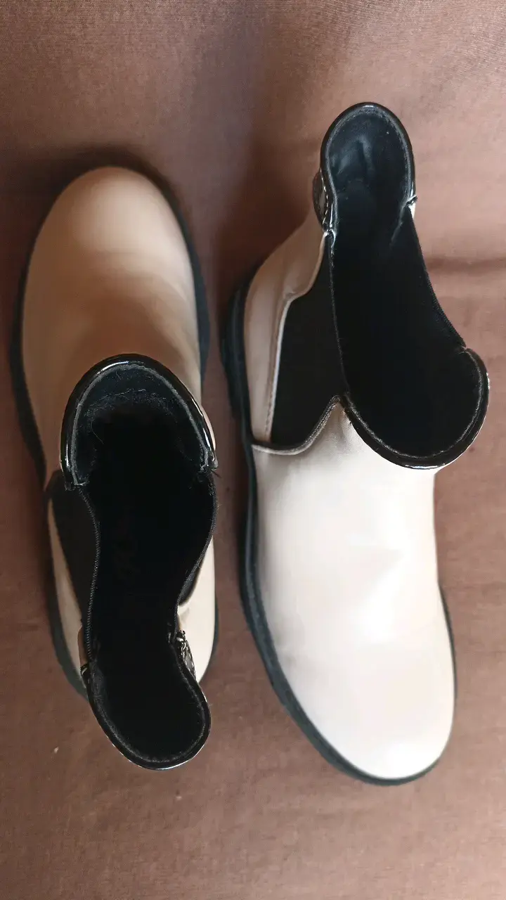 Botines  beige con suela gruesa - 5