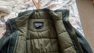 Chaqueta impermeable Patagonia negra - miniatura 2