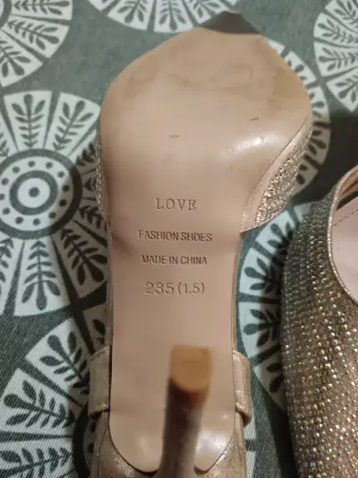 Tacones dorados con brillantes Charles & Keith - miniatura 3