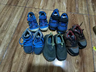 Lote de zapatillas infantiles variadas - miniatura 1