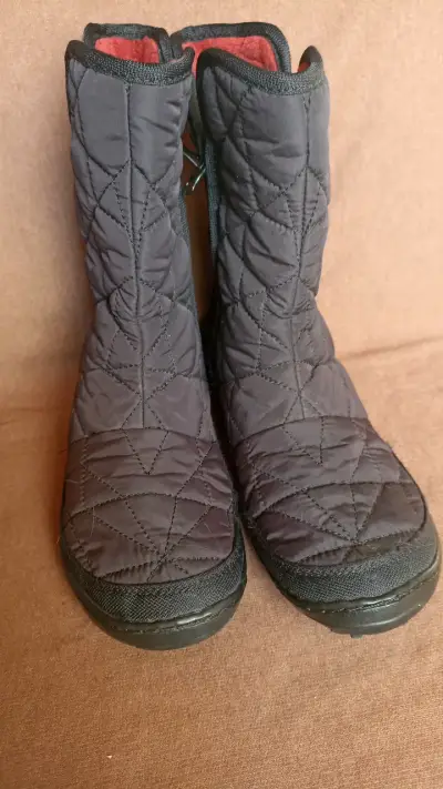 Botas acolchadas negras para invierno talla 35 1/2 - miniatura 1