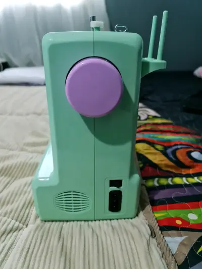 Máquina de coser MERRITT - miniatura 1