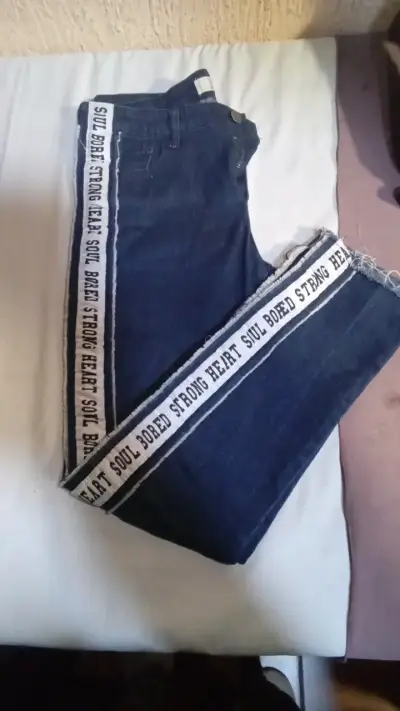Jeans azul con cinta decorativa lateral TALLA 14 - miniatura 1