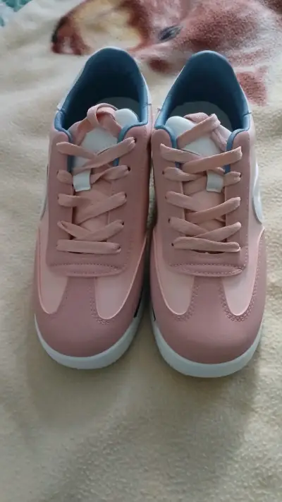 Zapatillas deportivas rosadas para mujer - miniatura 1