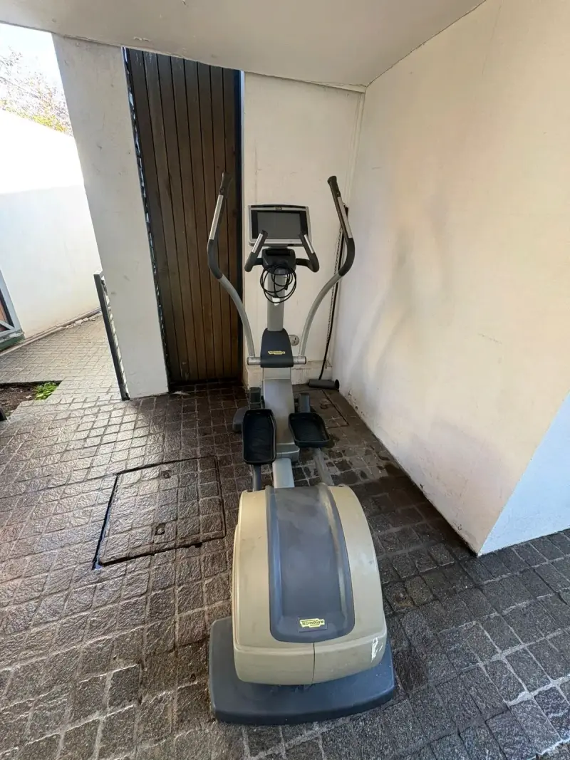 Máquina elíptica Technogym Excite poco usada - 3