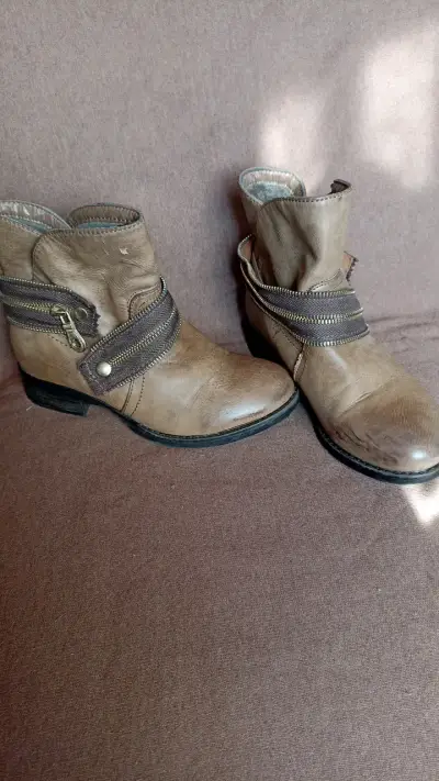 Botines  marrón con cierre decorativo talla 35 - miniatura 2