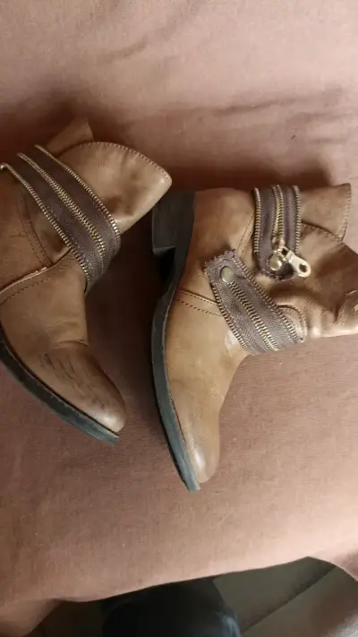 Botines  marrón con cierre decorativo talla 35 - miniatura 4