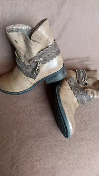 Botines  marrón con cierre decorativo talla 35 - miniatura 5