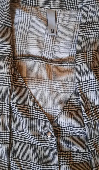 Blusa de cuadros con lazo en cuello - miniatura 2