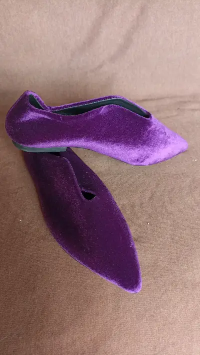 Zapatos planos de terciopelo morado - miniatura 2