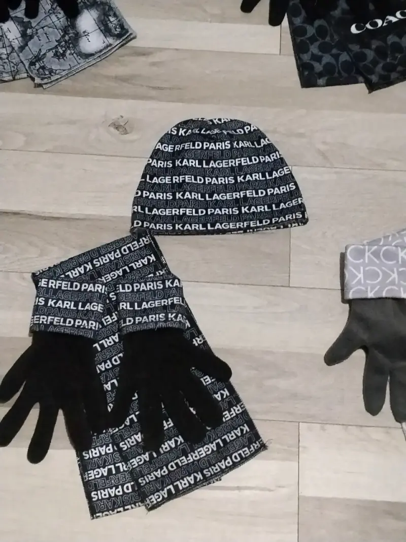 Set de gorro, bufanda y guantes de diseñador - 2