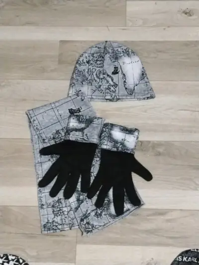 Set de gorro, bufanda y guantes de diseñador - miniatura 4