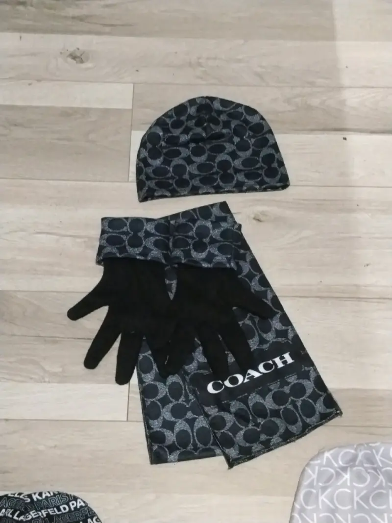 Set de gorro, bufanda y guantes de diseñador - 5