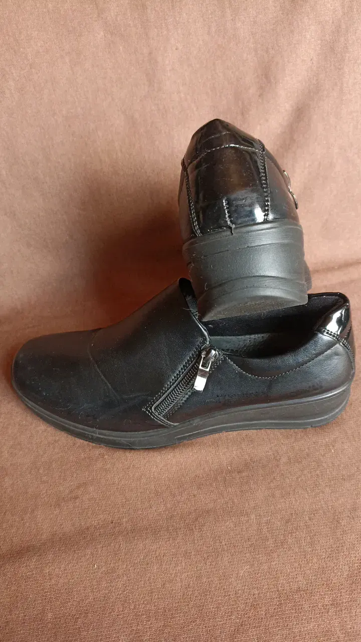 Zapatos negro con cierre lateral talla 35 - 2