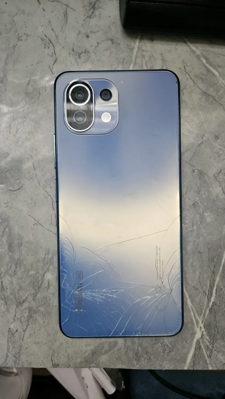 Smartphone con pantalla táctil en buen estado - 2