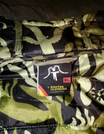 Chaqueta con capucha y forro estampado - miniatura 3