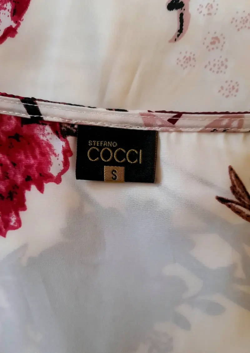Blusa floral de mujer con diseño elegante - 3