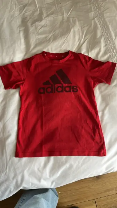 Polera roja Adidas para niño - miniatura 1