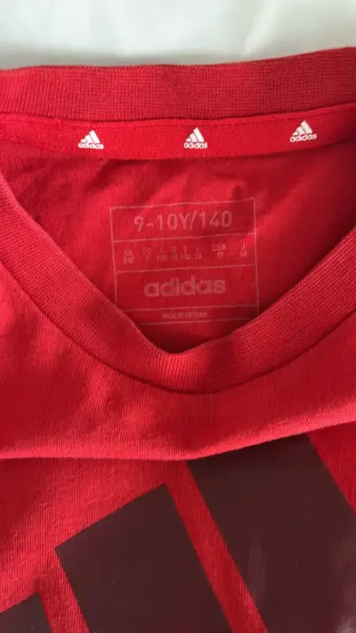 Polera roja Adidas para niño - miniatura 2