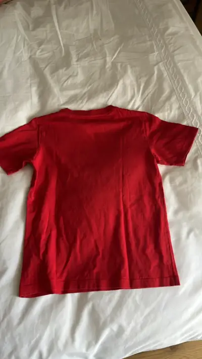 Polera roja Adidas para niño - miniatura 3