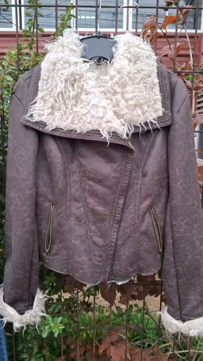 Chaqueta  stilo aviadora con forro peludo - miniatura 1