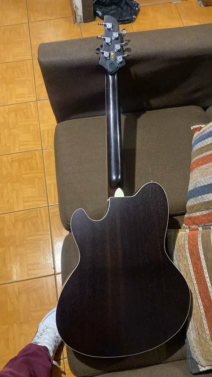 Guitarra acústica Ibanez negra con diseño - 2