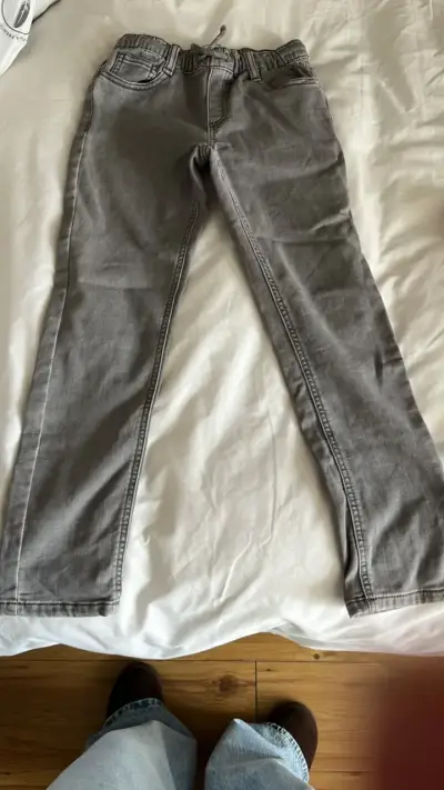 Jeans gris para niño en buen estado - miniatura 1