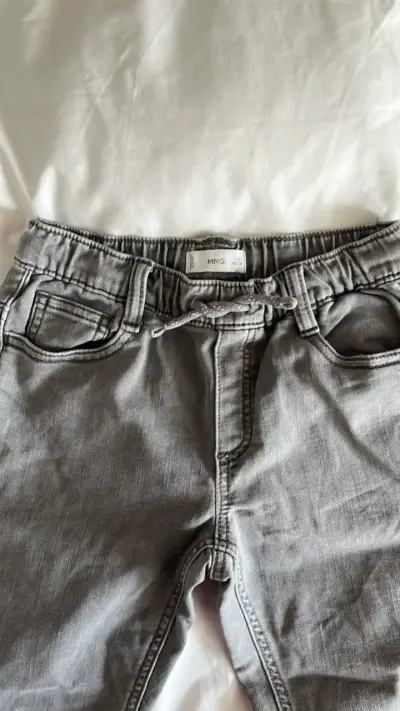 Jeans gris para niño en buen estado - miniatura 3