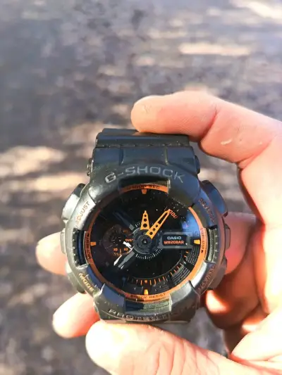 Reloj Casio G-Shock resistente al agua - miniatura 1