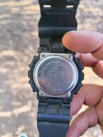 Reloj Casio G-Shock resistente al agua - miniatura 2