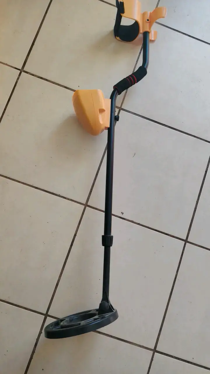 Detector de metales portátil amarillo - 2