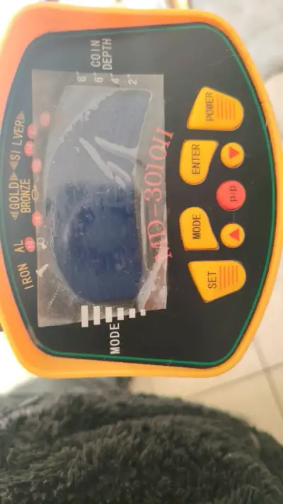 Detector de metales portátil amarillo - miniatura 3