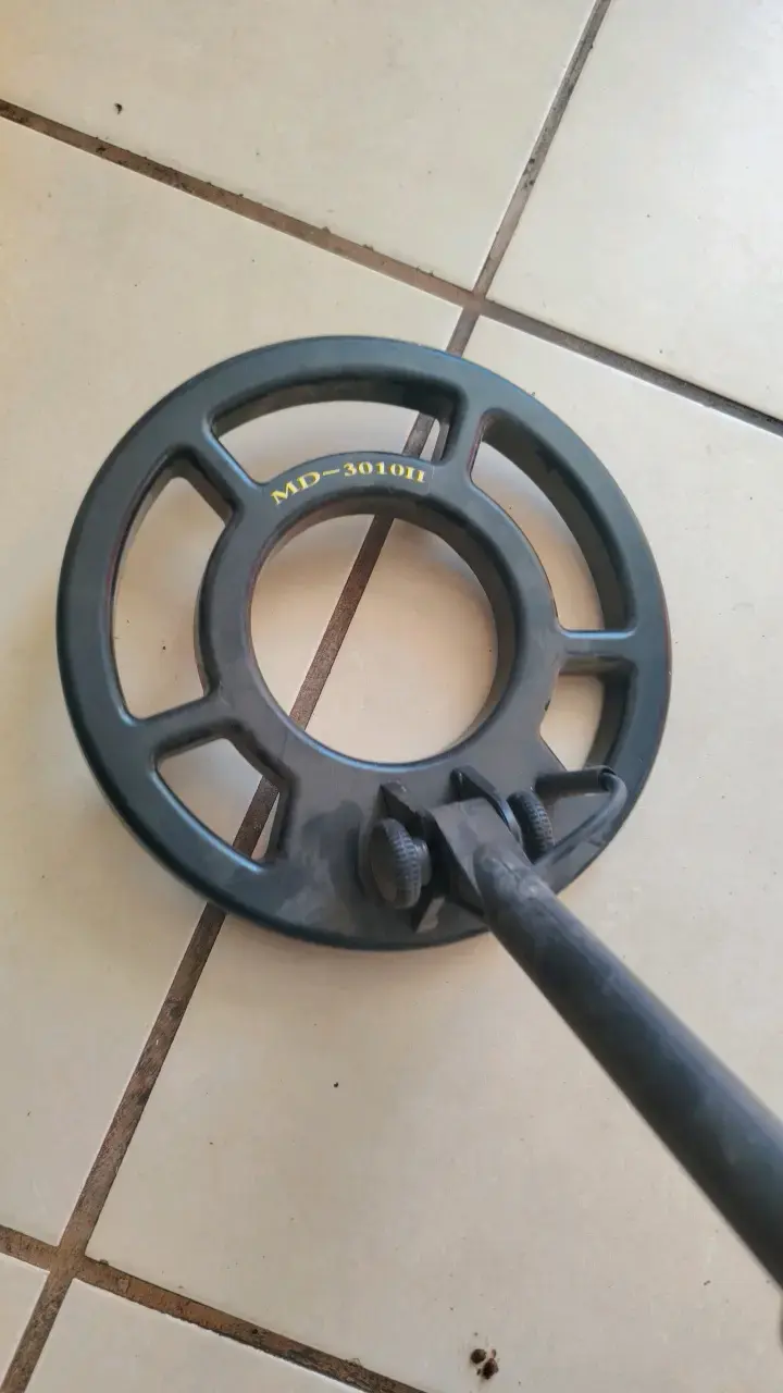 Detector de metales portátil amarillo - 4