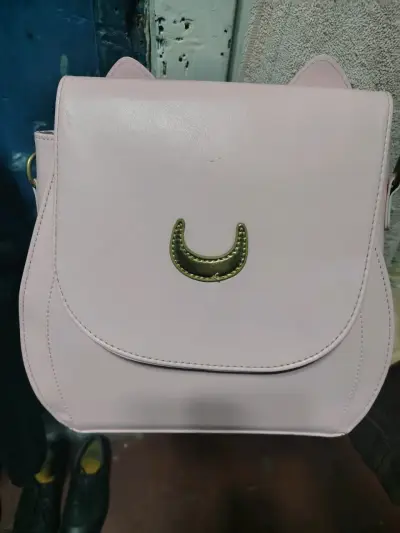 Cartera rosa con diseño de orejas - miniatura 1
