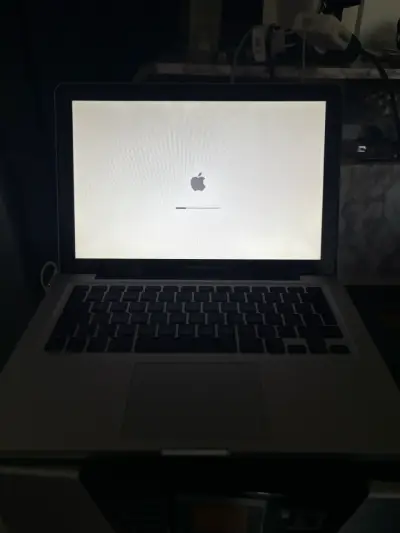 MacBook Pro 13 pulgadas en buen estado - miniatura 2