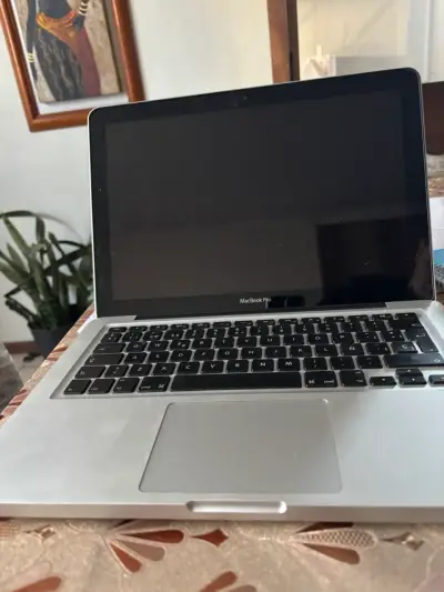 MacBook Pro 13 pulgadas en buen estado - miniatura 3