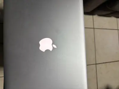 MacBook Pro 13 pulgadas en buen estado - miniatura 4