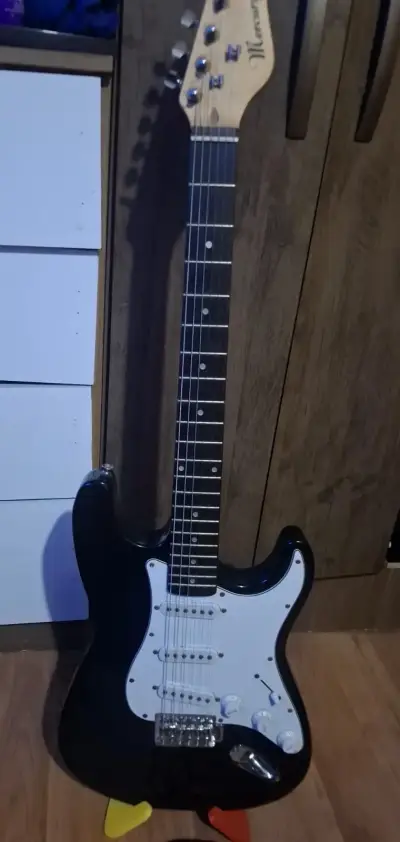 Guitarra eléctrica Mercury con amplificador y accesorios - miniatura 2
