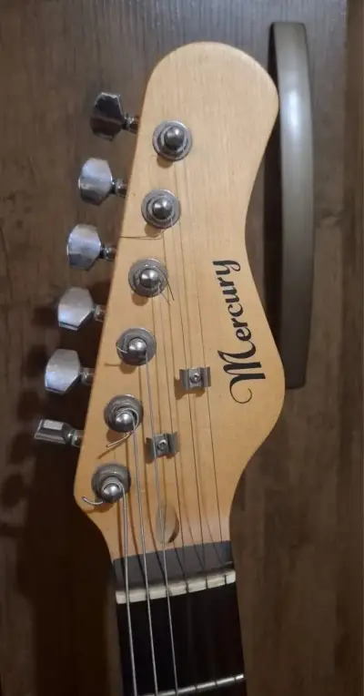 Guitarra eléctrica Mercury con amplificador y accesorios - miniatura 3