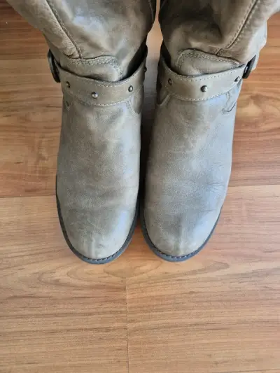 Botas de cuero verde olivo con hebilla - miniatura 2